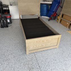 Ashley Kids/Teens Willowton Whitewash Twin Panel Bed