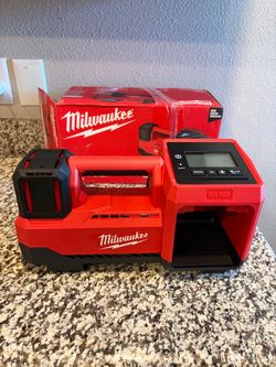 Milwaukee M18 Cordless Tire Inflator