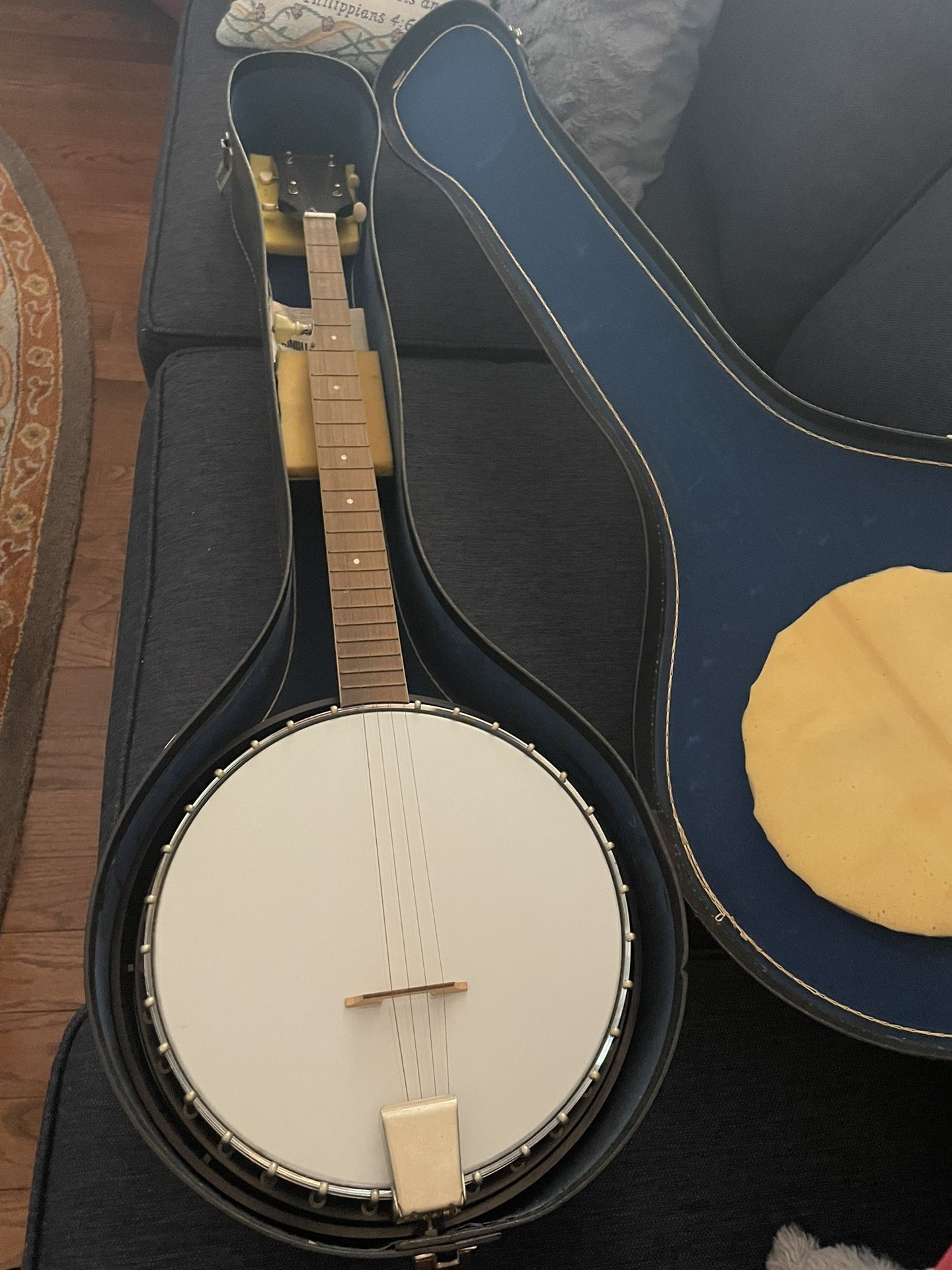 1975 Harmony BANJO 5 String With Case + 3 Books