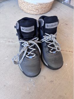 Women's Columbia gray hiking boots size 6