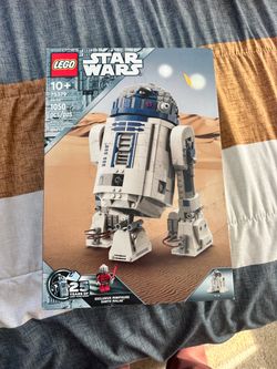 LEGO Star Wars R2-D2 Set 75379