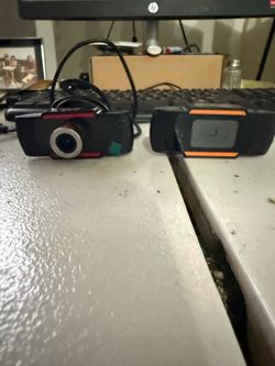 Dell universal laptop plug 2 USB Webcams