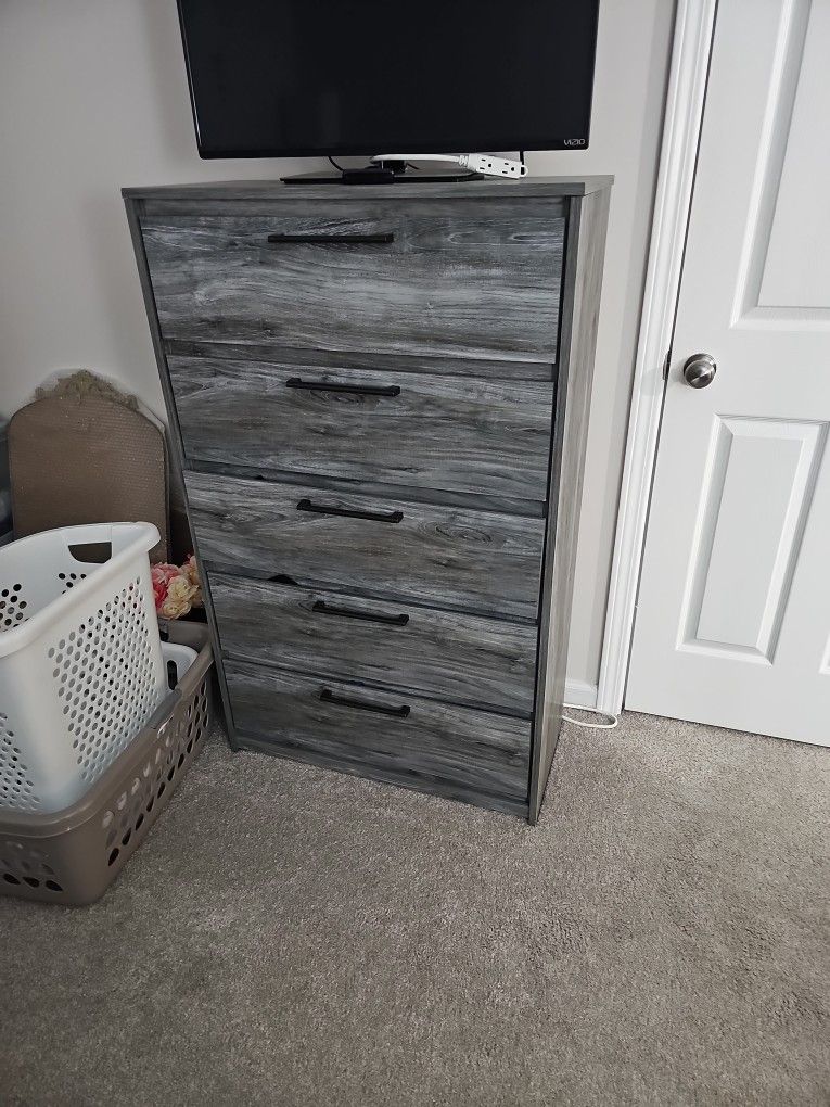 Ashley Furniture Grey Dresser 5 Drawer 