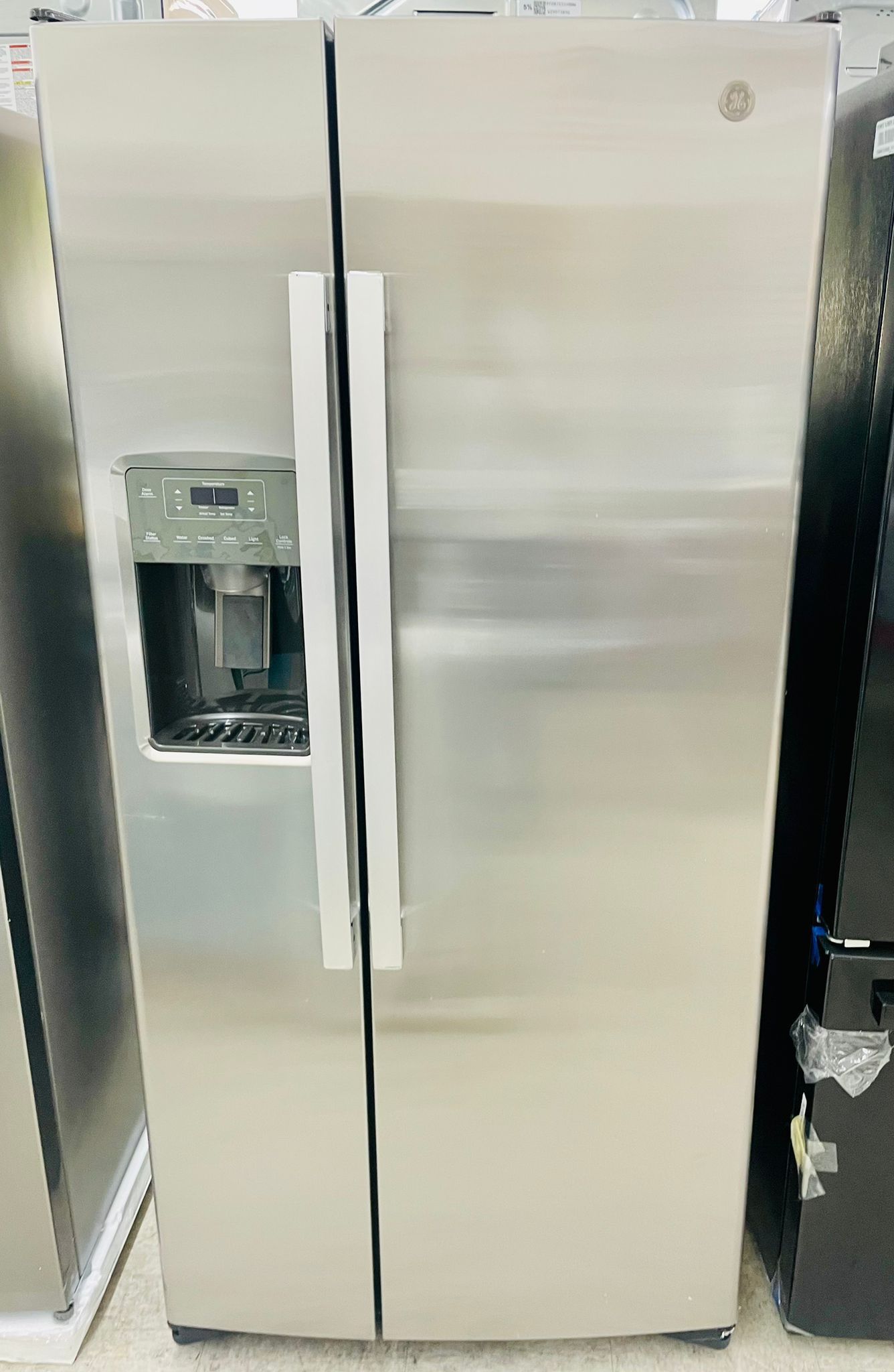 🔥🔥33” GE Side By Side Refrigerator