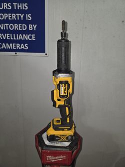 DEWALT DIE GRINDER WITH 5AH BATTERY $160 FIRM!!
