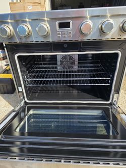 Brand New 36 in  5 Burner, Free standing Electric Range, Stainless Steel with Convection oven.