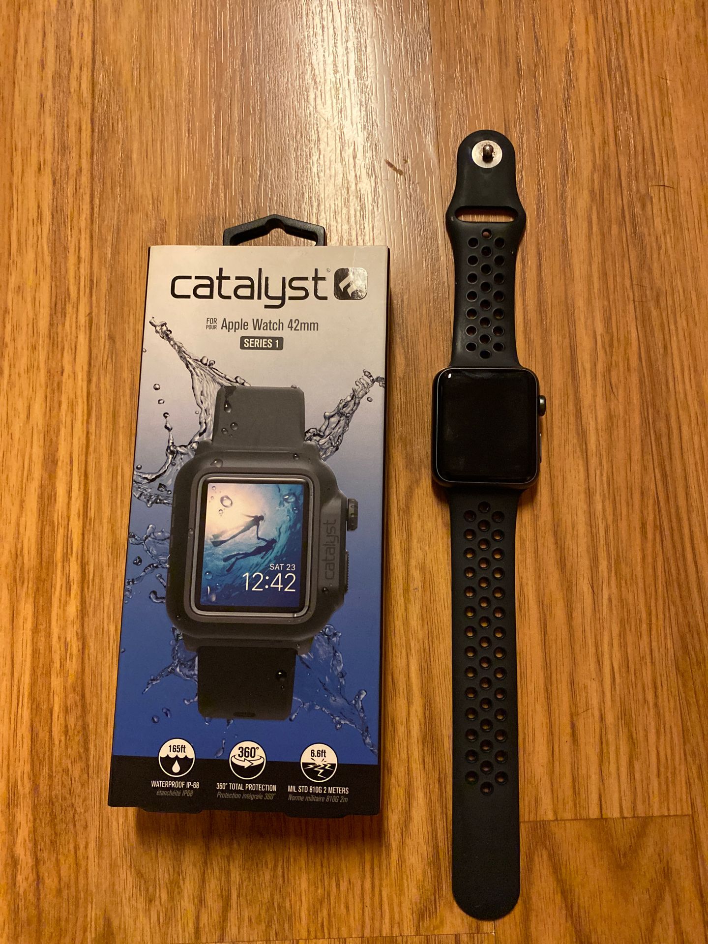 APPLE WATCH SERIES excellent condition barley used and CATALYST