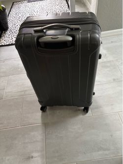 Samsonite full size suitcase