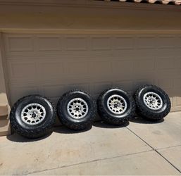Method Beadlocks on 37s 17 6x135
