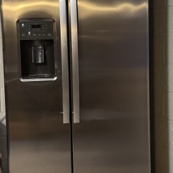 GE Side-By- Side Refrigerator 