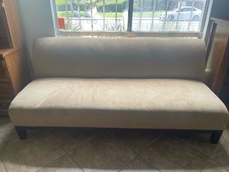 Modern Sofa in great condition. 76”W x 34” D x 32” H