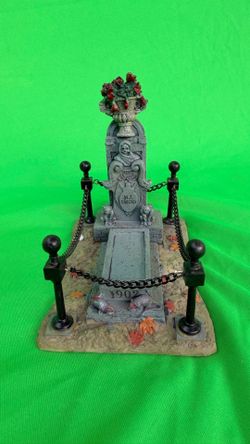 Lemax Spooky Town “Spooky Crypt”, Item #83670