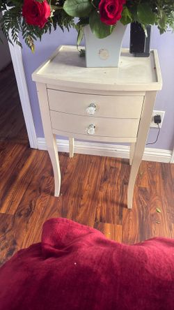 Dresser Store Color White  For Room Or. Hall Way