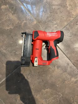Milwaukee M12 Cordless Pin Nailer