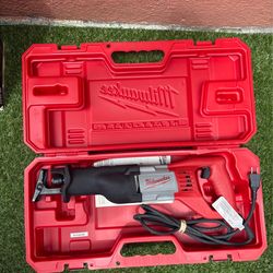 Milwaukee 12 Amp SAWZALL Reciprocating Saw with Case