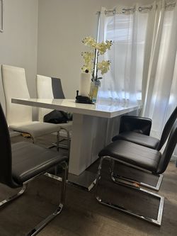 Dinning Set  4 Grey  Chairs And Two White 