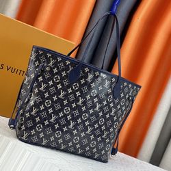 Louis Vuitton Neverfull Traveler Bag 