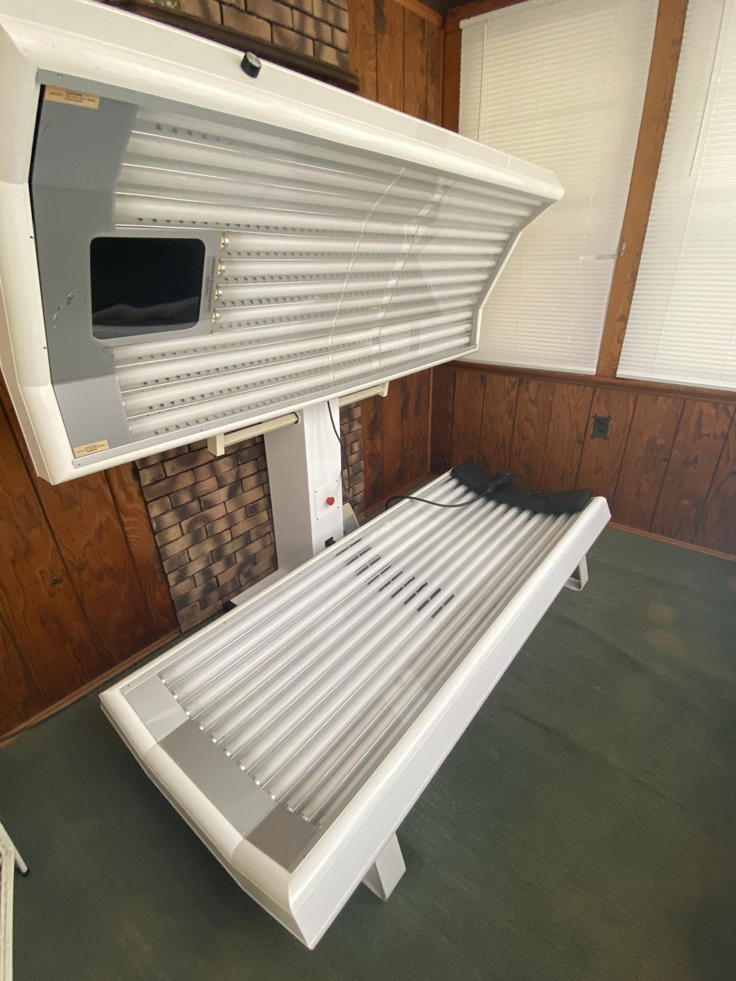 Hydraulic Tanning Bed