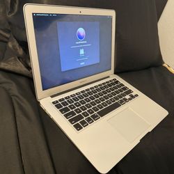 Used Macbook Air 13” (Factory reset)