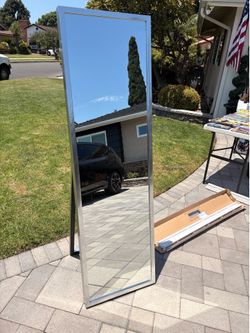 Self stand tilt mirror