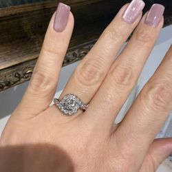 14K White Gold Natural Diamonds Beautiful Ring 