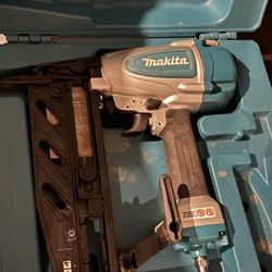 Makita Air Nail Gun Like New With Box 