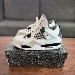 Air Jordan 4 ‘Military Black’