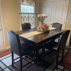 Dinner Room Table Sets With Carpet 
