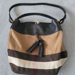 Burberry Hobo Bucket Bag $500 Pickup In Oakdale 