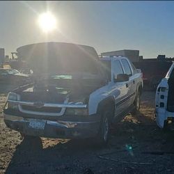 2004 Chevrolet Avalanche part out