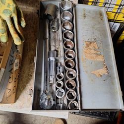 1 Inch Drive Socket And Ratchet Set