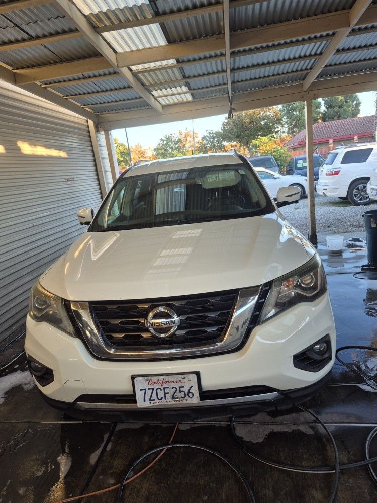 2017 Nissan Pathfinder