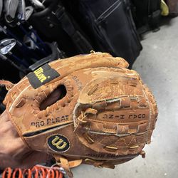 Baseball glove Wilson  Used conditions 