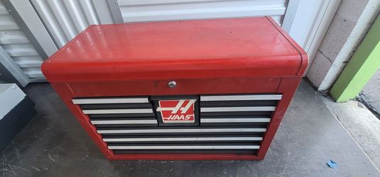 Tool Box 26 " Long (Largo)
12" Wide(Ancho)
19" high(Alto)