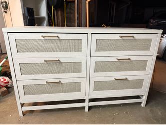 Mathis Brothers Dresser