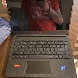 ALMOST NEW CONDITION - HP intel 24” Laptop - Touchscreen