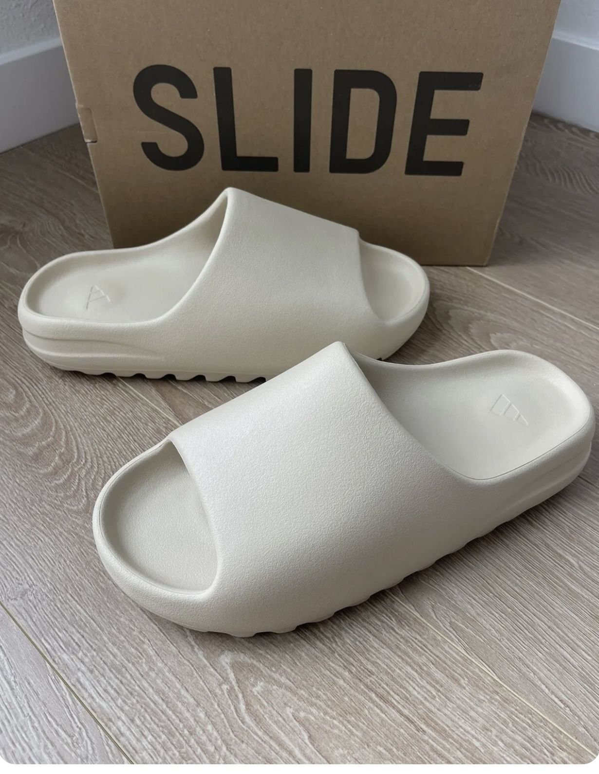YEEZY SLIDE BONE size 10 and 11 display picture 1
