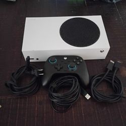XBOX Series S Digital Edition 512gb W/ Wired Usb Controller.