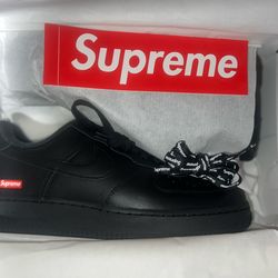 Supreme Nike Airforce 1 Low (8.5 Men)