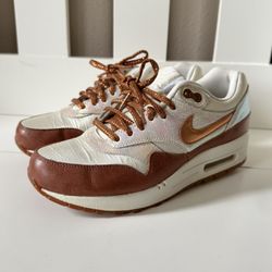 Nike Air Max women's size 6 worn only few times 