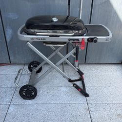 Weber Traveler Portable Propane Gas Grill in Black (+ cover)