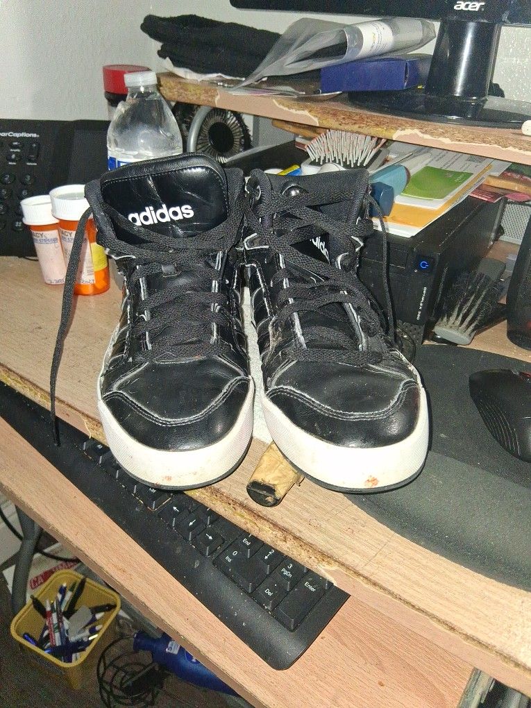 Adidas  Shoes In Very Good Condition Size 8