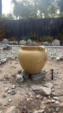 Large planting pot. No cracks.