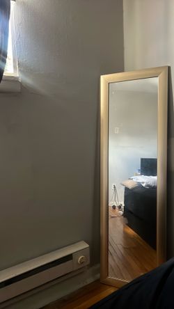 Gold mirror