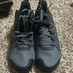 8.5 BASKET BALL SHOE NIKE 