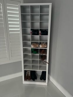Shoe cabinet