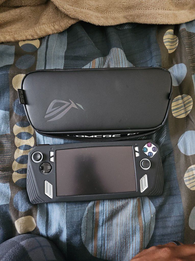 Asus ROG Ally Z1 Extreme + Screen Protector + Case + Carrying Case