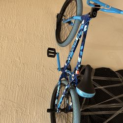 blue camo se bike