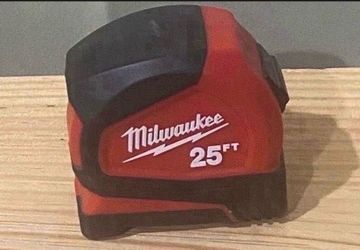 Milwaukee Tape Measure 25Ft.
