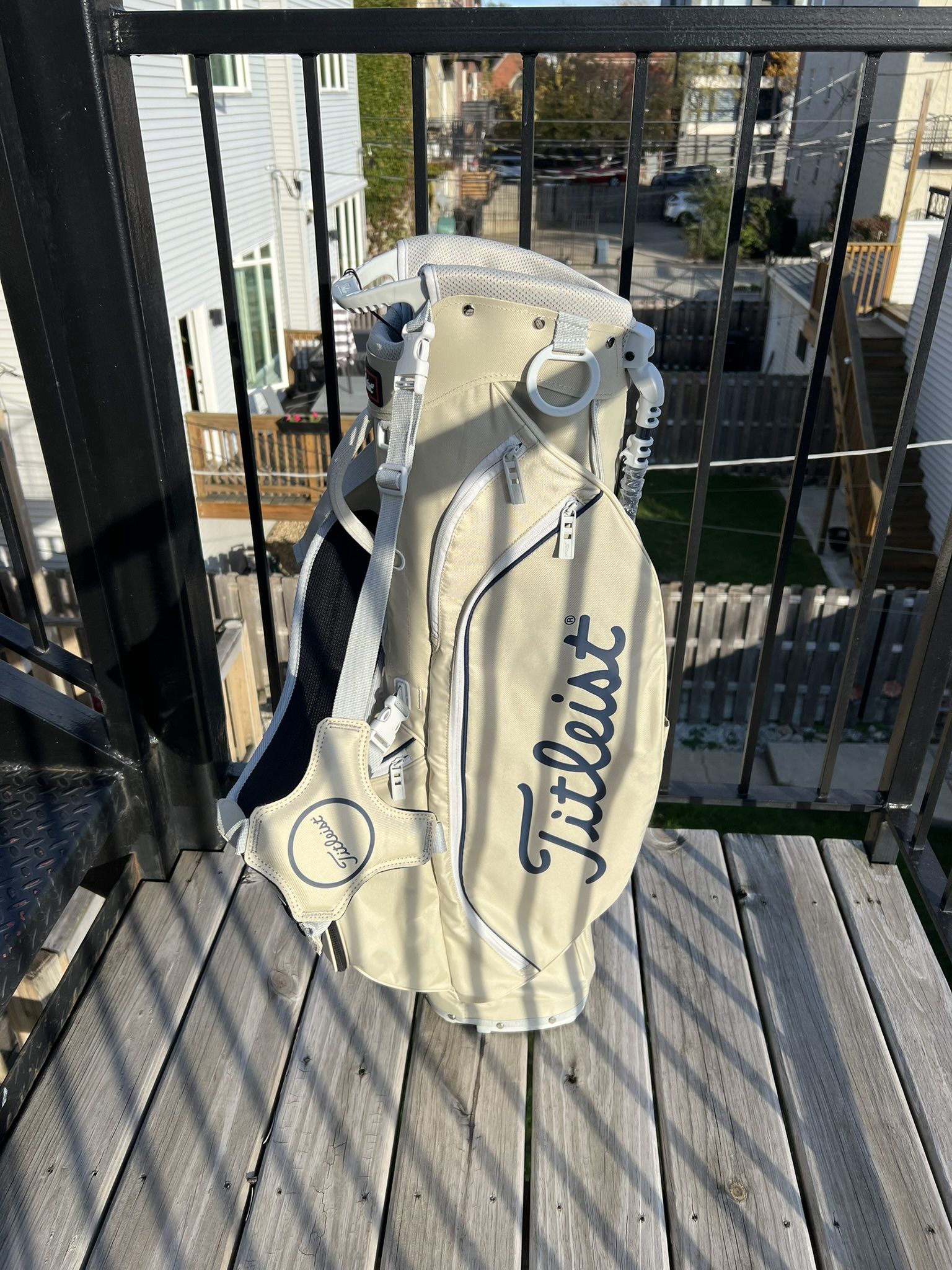 Brand New Titleist players 4 stand bag sand/navy Golf Bag